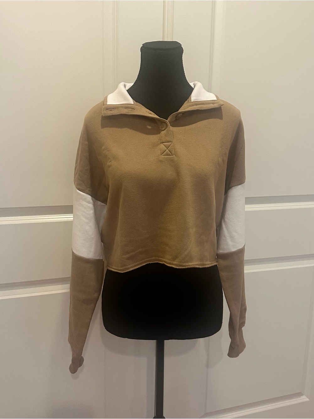 Hollister Tan and White Cropped Button-Front Pullover